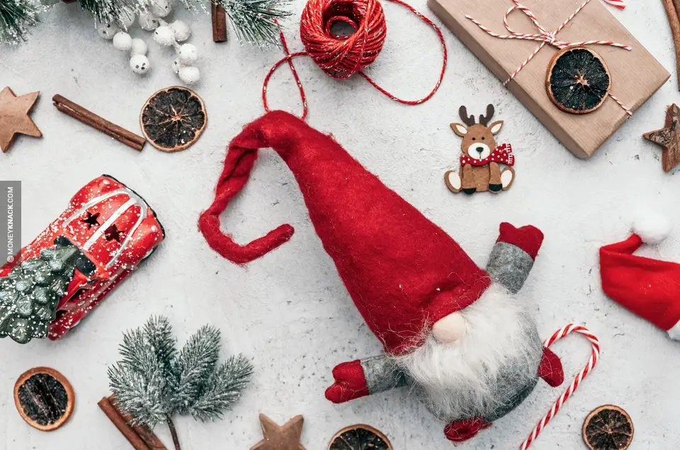 How to Save Money on Holiday Decorating