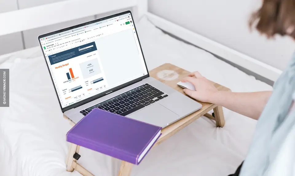 A wooman making a budget on a laptop.